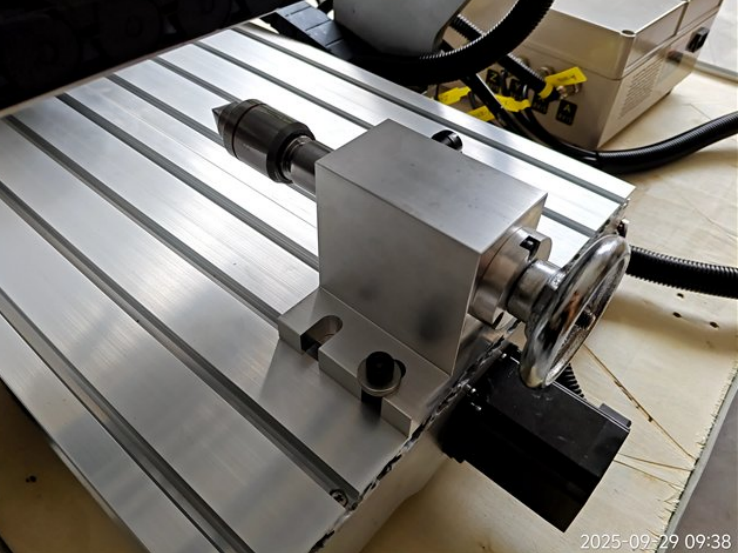 Фото Мини фрезерный станок с ЧПУ DeskMill 3040 1500W (поворотная ось в комплекте)